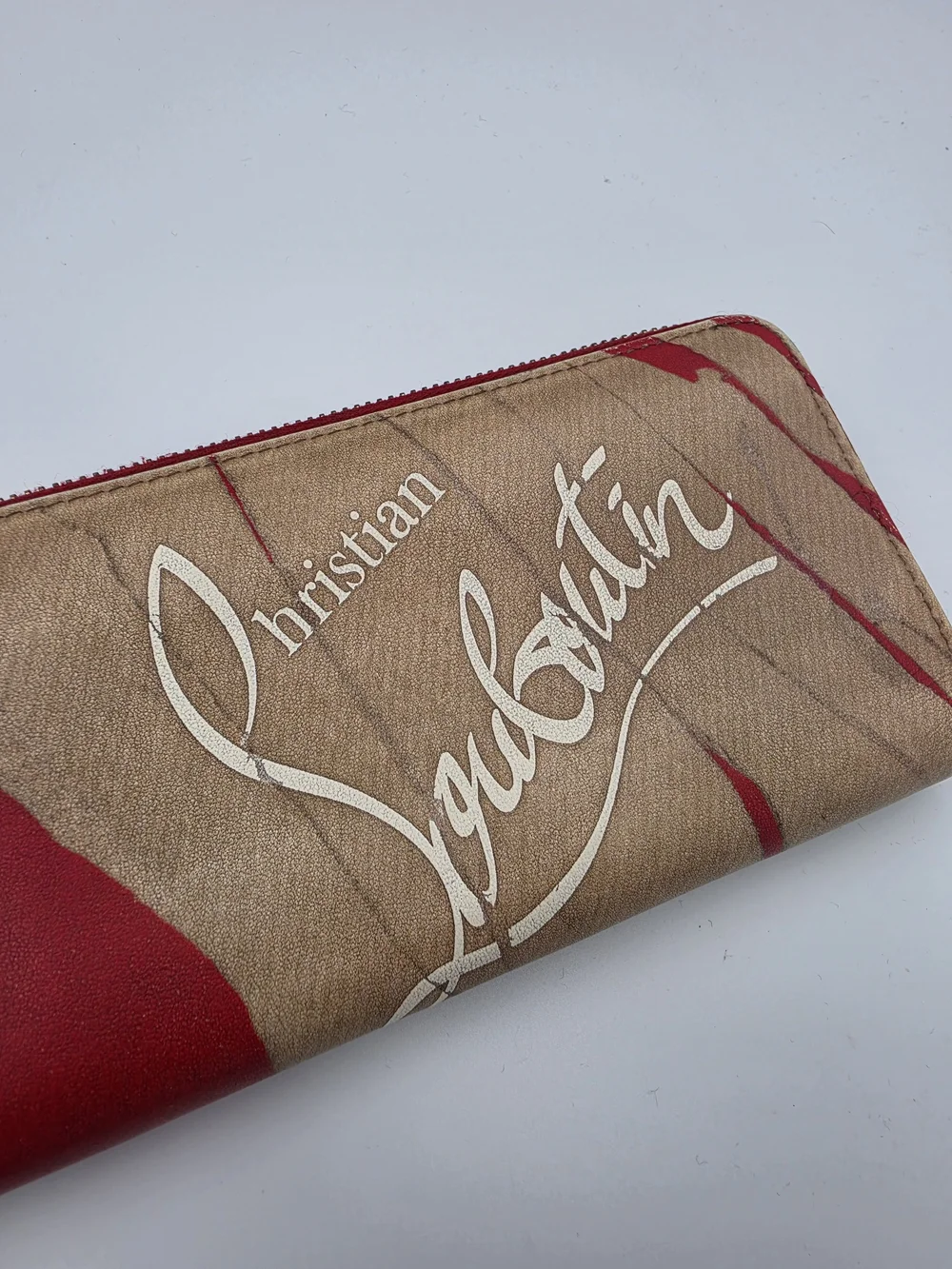 Christian Louboutin Red/Tan Panettone Wallet Featuring The Kraft Loubi COA(EUC)✨